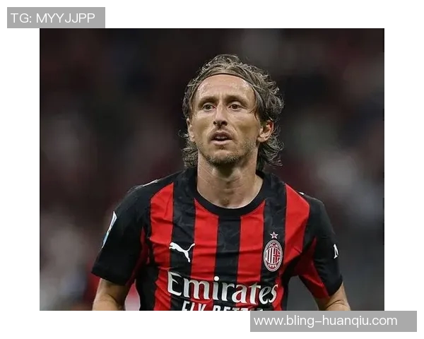 晚邮报揭秘莫德里奇在圣西罗的私人包厢招待亲友的奢华生活